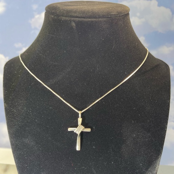 Unusual Sterling Crucifix with Sterling Box Chain - Picture 8 of 8